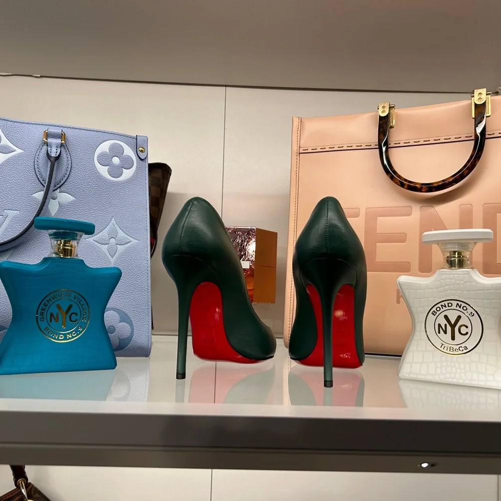 Elegant Green Christian Louboutin Leather Pumps authentic - Picture 5 of 5